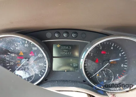 2008 Mercedes-Benz R 350 4Matic z USA, uszkodzony, nr VIN 4JGCB65E38A075422